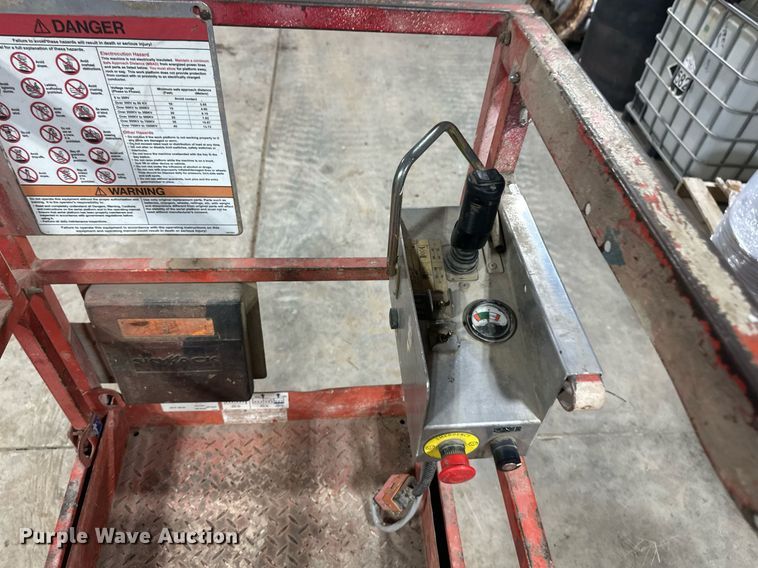 image for item DV0663 2005 SkyJack SJ3220 scissor lift