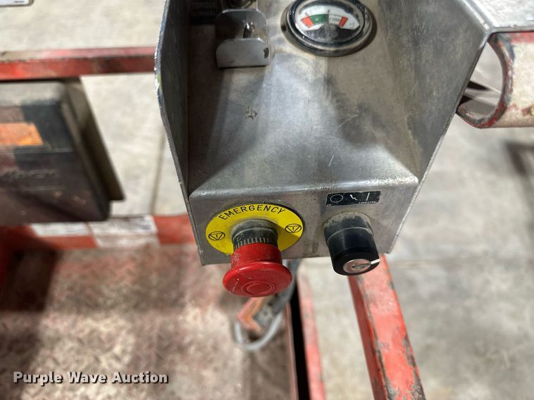 image for item DV0663 2005 SkyJack SJ3220 scissor lift