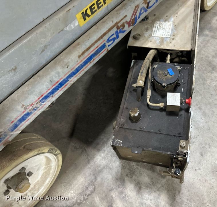 image for item DV0663 2005 SkyJack SJ3220 scissor lift
