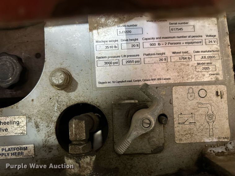 image for item DV0663 2005 SkyJack SJ3220 scissor lift