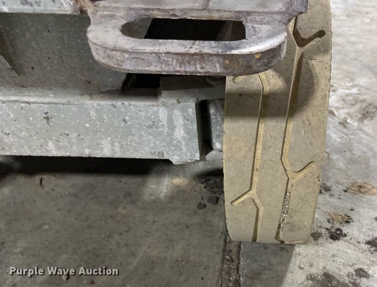 image for item DV0663 2005 SkyJack SJ3220 scissor lift