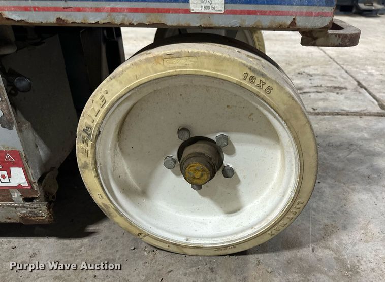 image for item DV0663 2005 SkyJack SJ3220 scissor lift