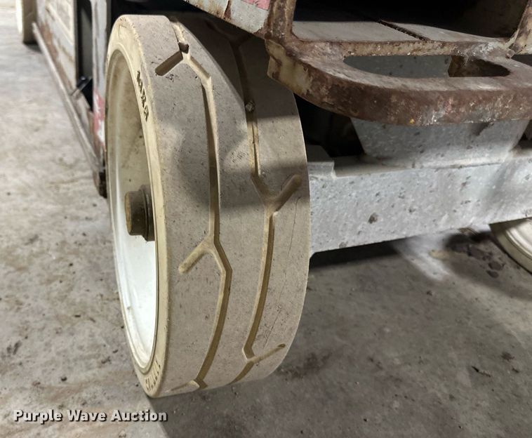 image for item DV0663 2005 SkyJack SJ3220 scissor lift