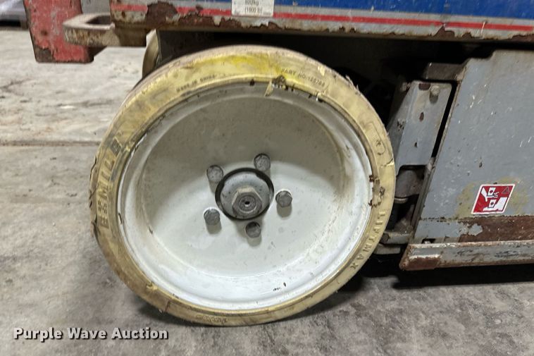 image for item DV0663 2005 SkyJack SJ3220 scissor lift