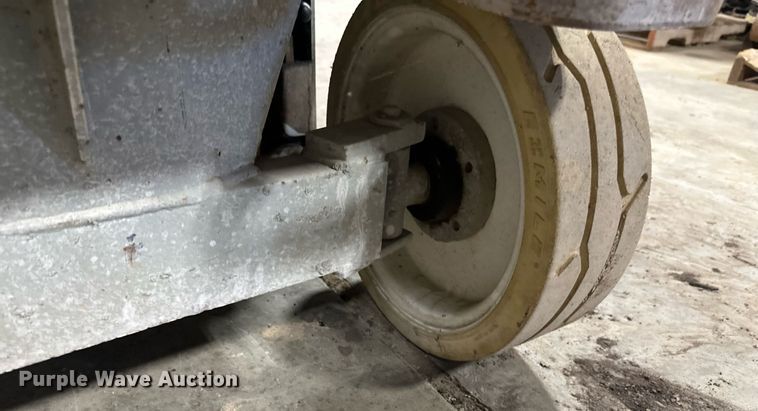 image for item DV0663 2005 SkyJack SJ3220 scissor lift