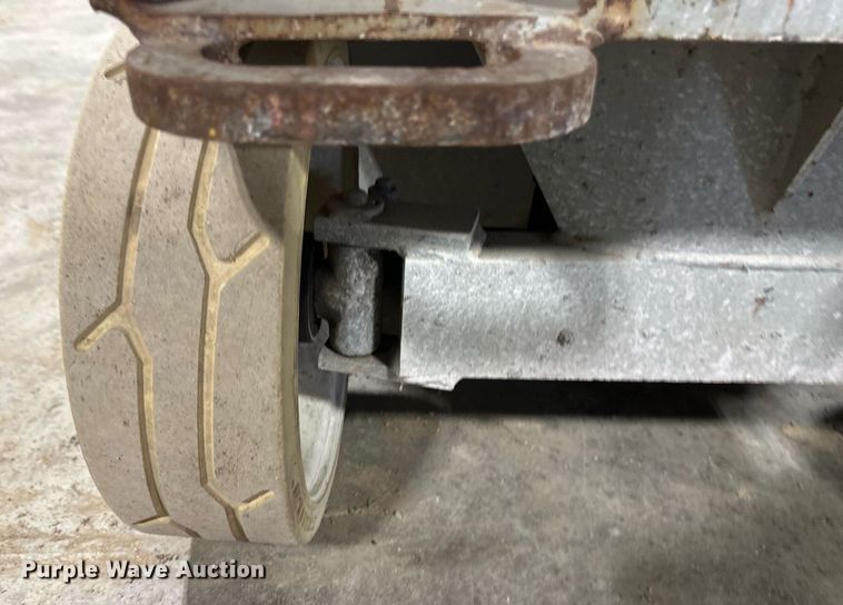 image for item DV0663 2005 SkyJack SJ3220 scissor lift