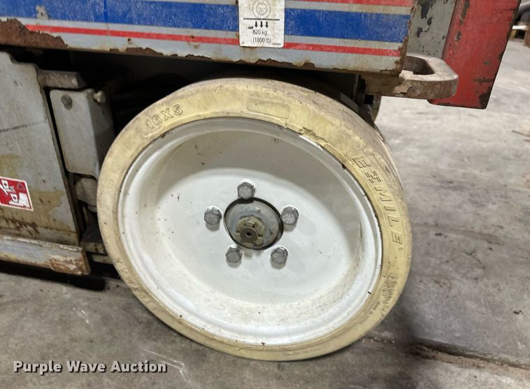 image for item DV0663 2005 SkyJack SJ3220 scissor lift