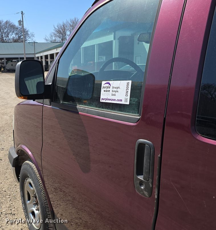 image for item DW3096 2003 GMC Savana van