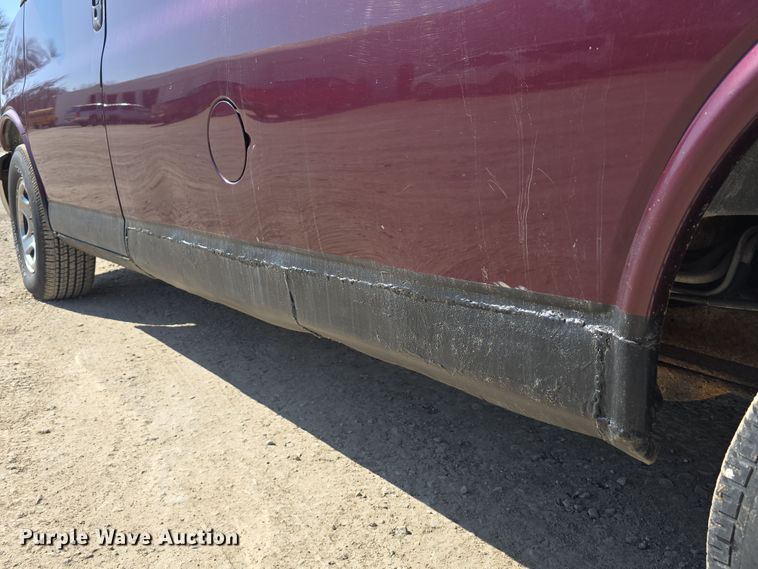 image for item DW3096 2003 GMC Savana van