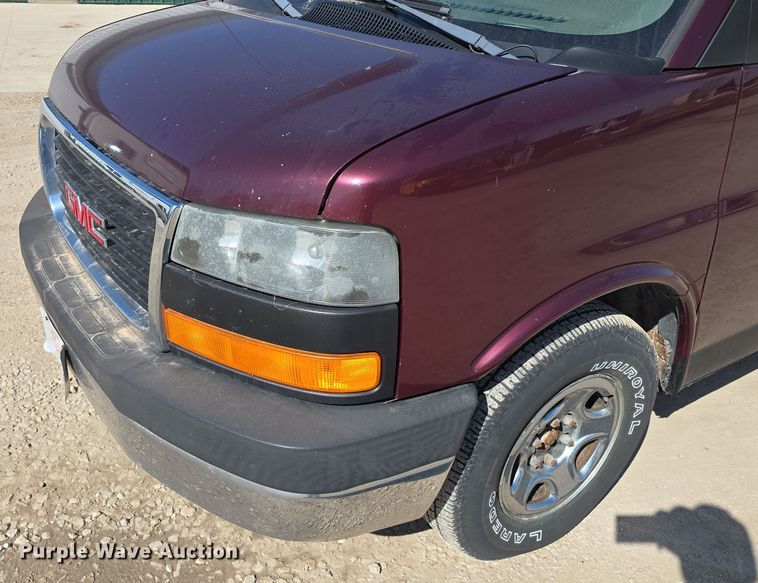 image for item DW3096 2003 GMC Savana van