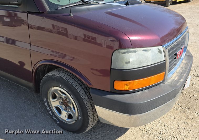 image for item DW3096 2003 GMC Savana van