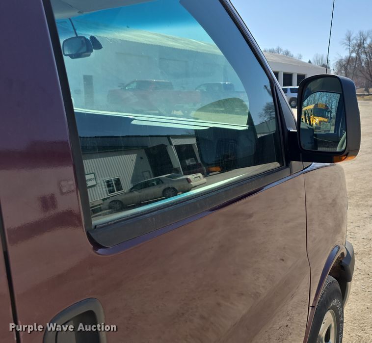 image for item DW3096 2003 GMC Savana van