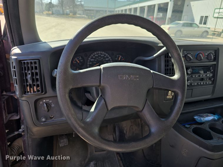 image for item DW3096 2003 GMC Savana van