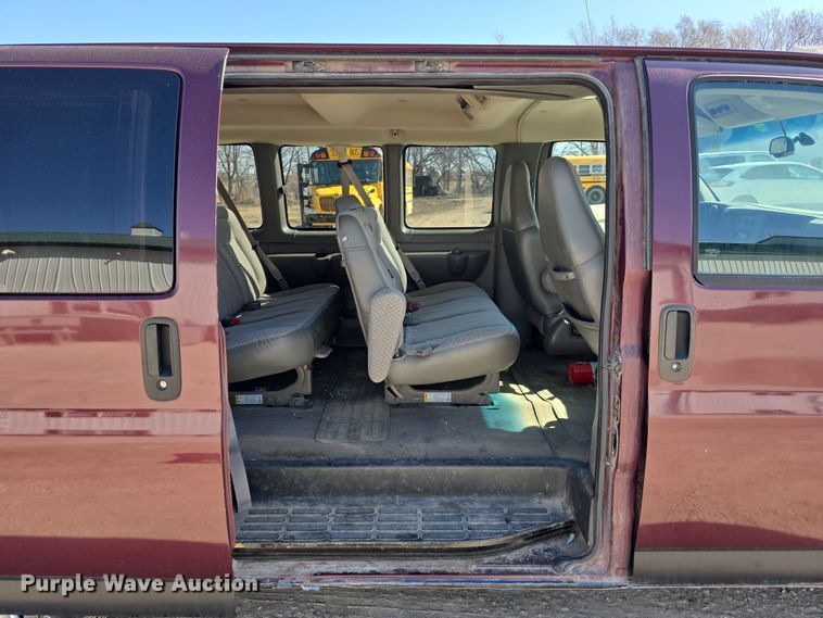 image for item DW3096 2003 GMC Savana van