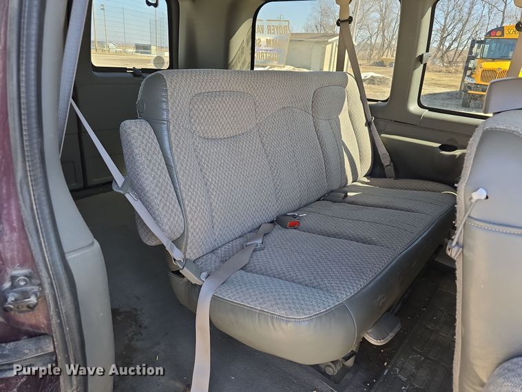 image for item DW3096 2003 GMC Savana van