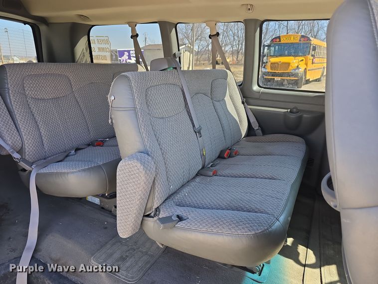image for item DW3096 2003 GMC Savana van