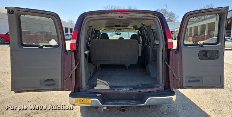image for item DW3096 2003 GMC Savana van