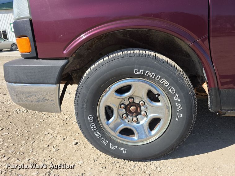 image for item DW3096 2003 GMC Savana van