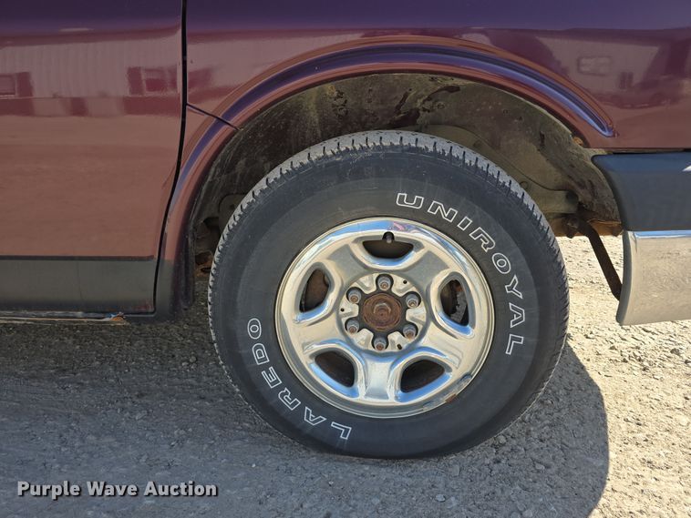 image for item DW3096 2003 GMC Savana van