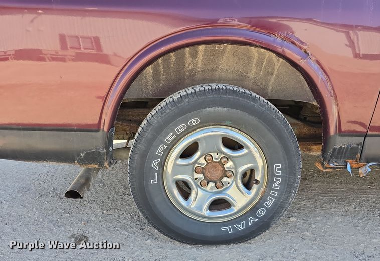 image for item DW3096 2003 GMC Savana van