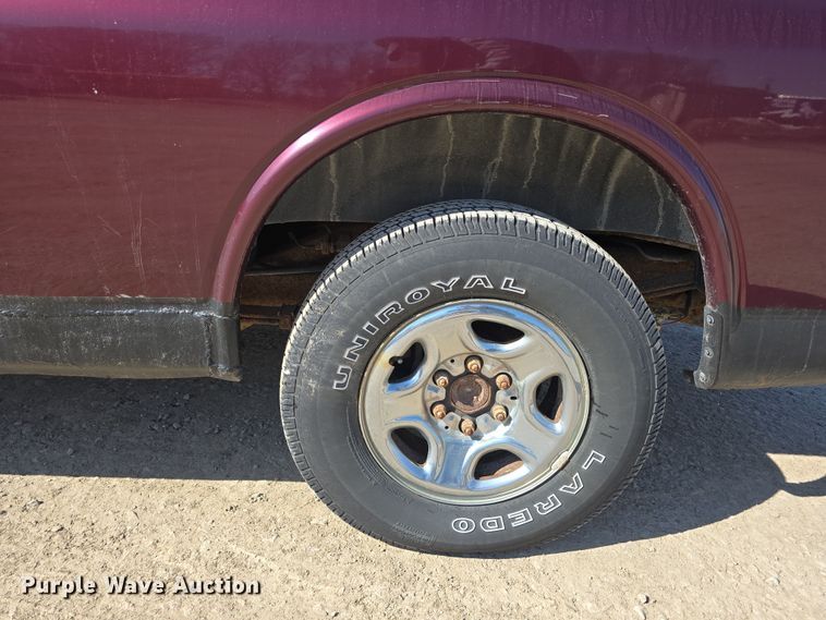 image for item DW3096 2003 GMC Savana van