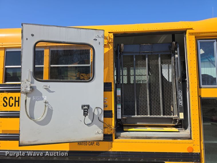 image for item DW3099 2007 Thomas FS65 school bus