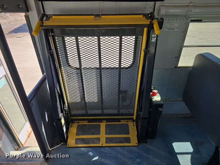 image for item DW3099 2007 Thomas FS65 school bus