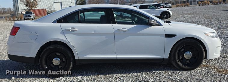 image for item DW3198 2017 Ford Taurus Police Interceptor 