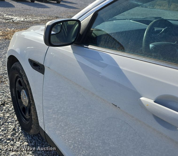 image for item DW3198 2017 Ford Taurus Police Interceptor 