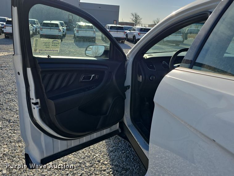 image for item DW3198 2017 Ford Taurus Police Interceptor 