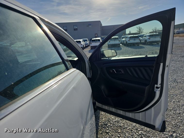 image for item DW3198 2017 Ford Taurus Police Interceptor 