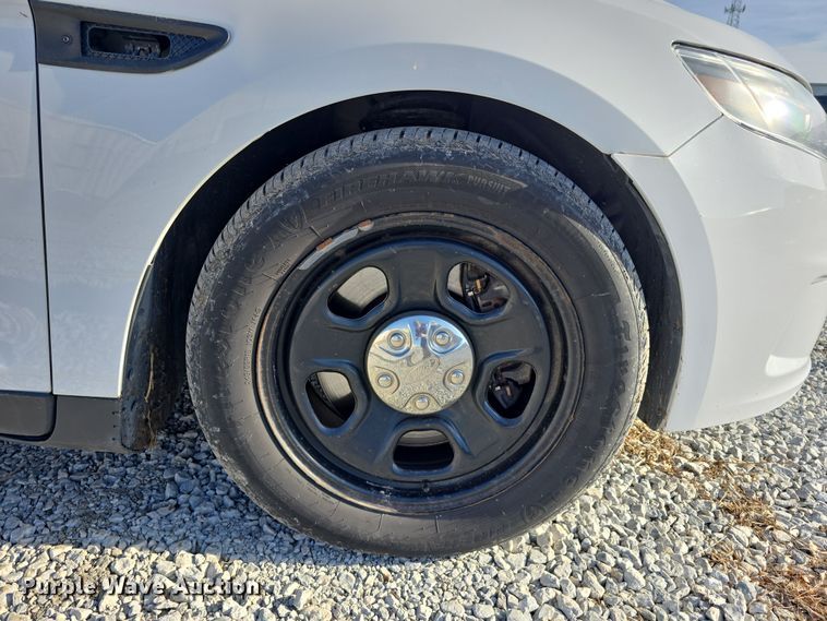 image for item DW3198 2017 Ford Taurus Police Interceptor 