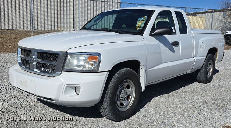 image for item DW3203 2010 Dodge Dakota Ext. Cab pickup truck