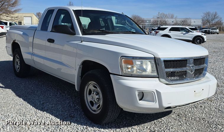 image for item DW3203 2010 Dodge Dakota Ext. Cab pickup truck