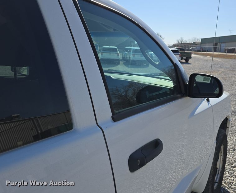 image for item DW3203 2010 Dodge Dakota Ext. Cab pickup truck