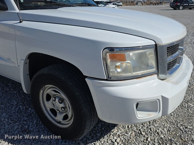 image for item DW3203 2010 Dodge Dakota Ext. Cab pickup truck