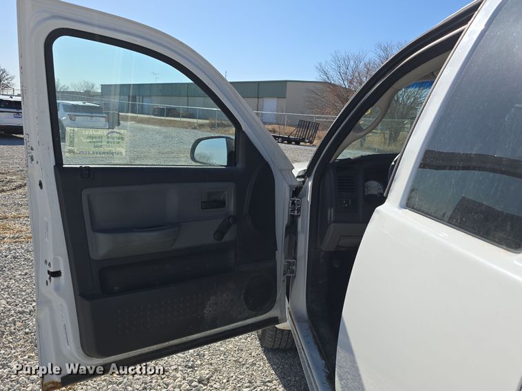 image for item DW3203 2010 Dodge Dakota Ext. Cab pickup truck