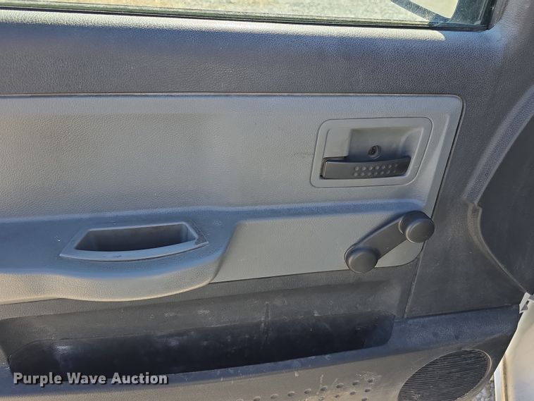 image for item DW3203 2010 Dodge Dakota Ext. Cab pickup truck