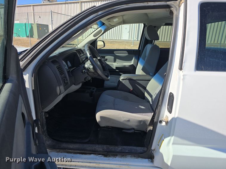 image for item DW3203 2010 Dodge Dakota Ext. Cab pickup truck