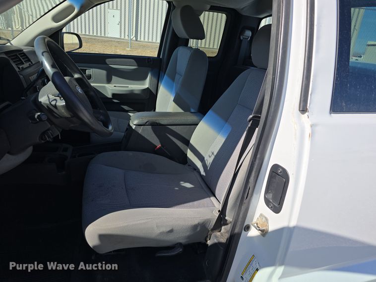 image for item DW3203 2010 Dodge Dakota Ext. Cab pickup truck