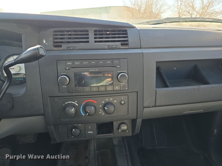 image for item DW3203 2010 Dodge Dakota Ext. Cab pickup truck