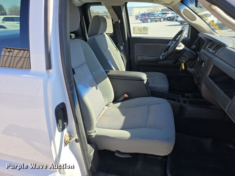 image for item DW3203 2010 Dodge Dakota Ext. Cab pickup truck