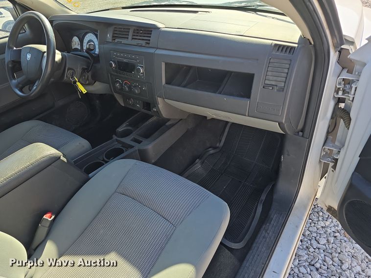 image for item DW3203 2010 Dodge Dakota Ext. Cab pickup truck