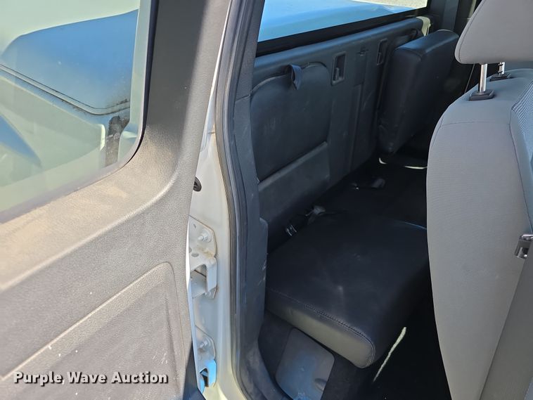 image for item DW3203 2010 Dodge Dakota Ext. Cab pickup truck