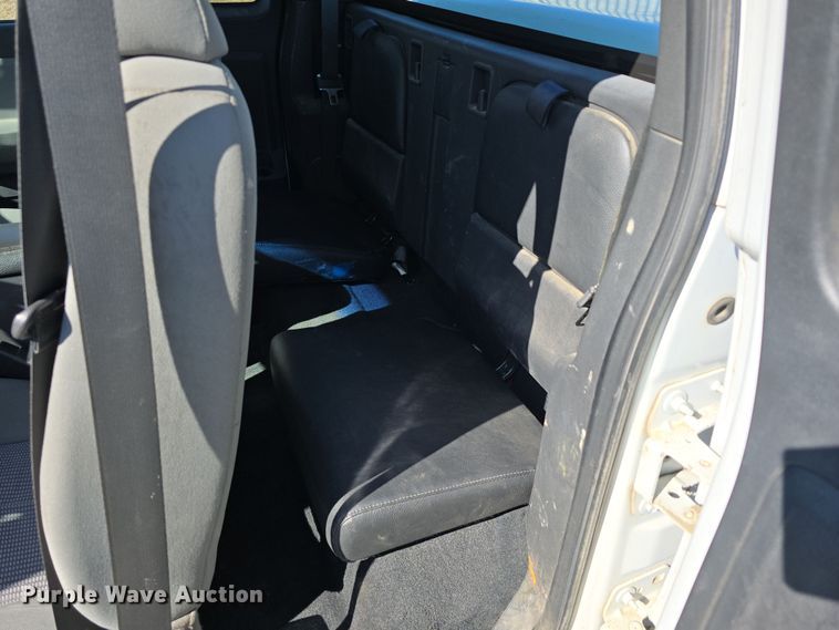 image for item DW3203 2010 Dodge Dakota Ext. Cab pickup truck