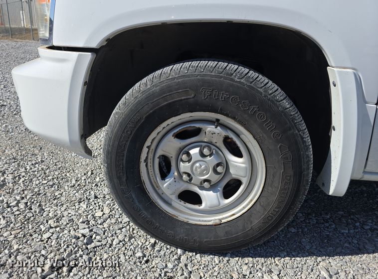 image for item DW3203 2010 Dodge Dakota Ext. Cab pickup truck