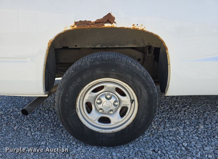 image for item DW3203 2010 Dodge Dakota Ext. Cab pickup truck