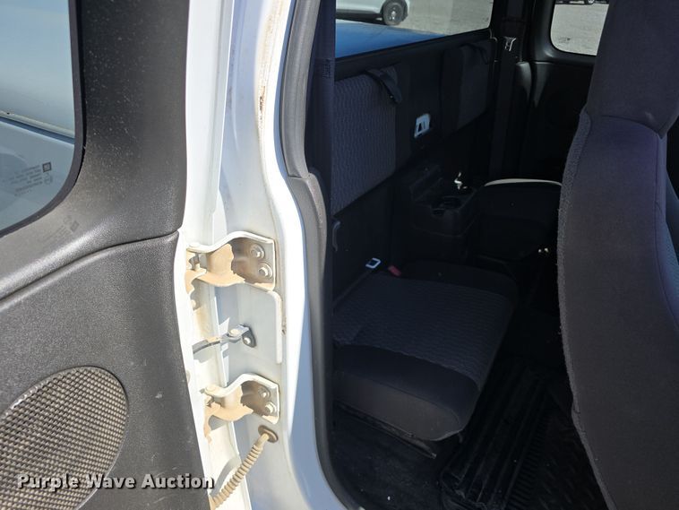 image for item DW3208 2012 Chevrolet Colorado Ext. Cab pickup truck