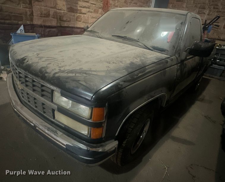 image for item DW5101 1990 Chevrolet C1500 pickup truck