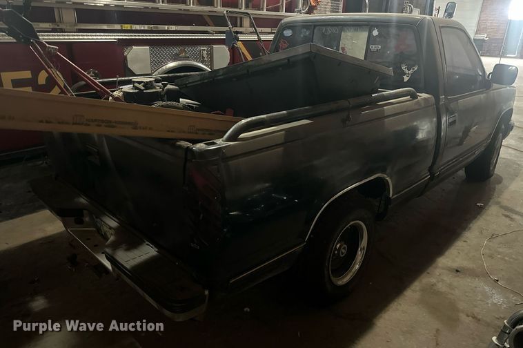 image for item DW5101 1990 Chevrolet C1500 pickup truck